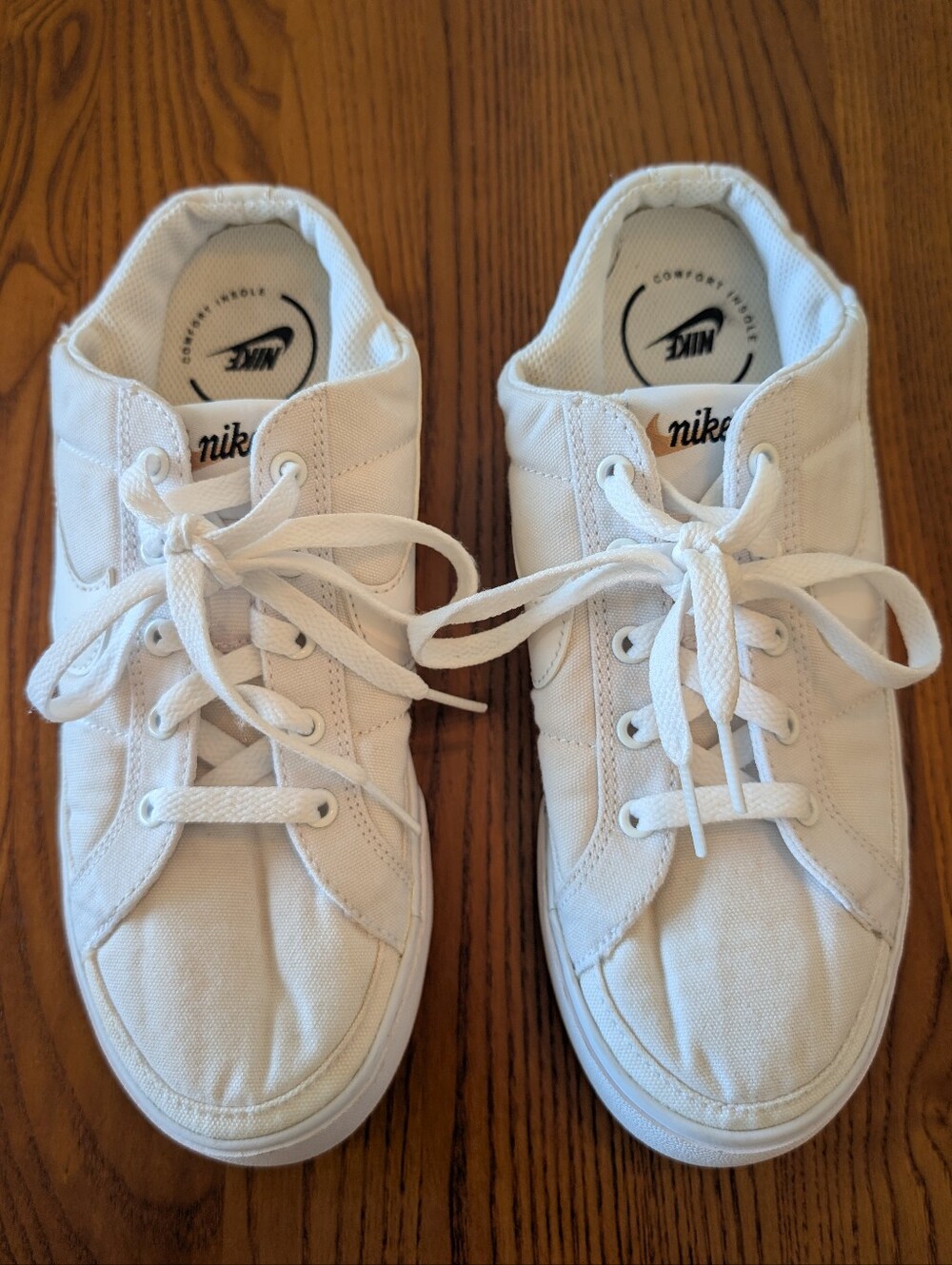 Nike White Low-Top Slip-in Canvas Sneakers - Size 8.5